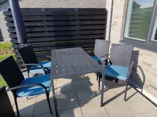 Havebord + 4 rattan havestole