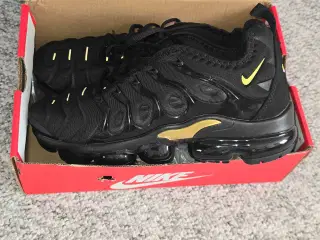 Air max plus gold