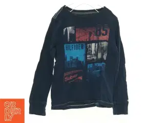 Bluse fra Tommy Hilfiger (str. 104 cm)