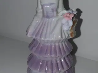 Porcelænsfigur - Dame med blomsterkurv