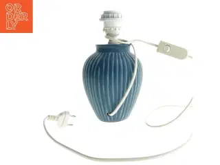Bordlampe med porcelænsfod fra Nordlux (str. 24 cm)