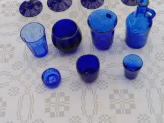 SAMLING  BLÅ  GLAS