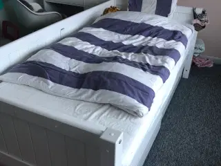Halvhøj seng VESTERVIG 90 x 200 hvid 