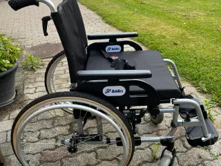 Kvalitets MOBILEX letvægts kørestol.