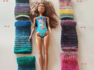 Hjemmestrikkede Barbie kjoler. Flere farver