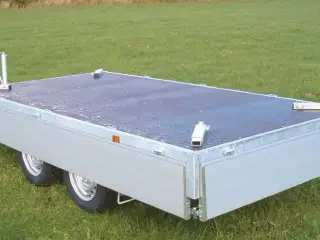 EDUARD 2700 KG M. RAMPER