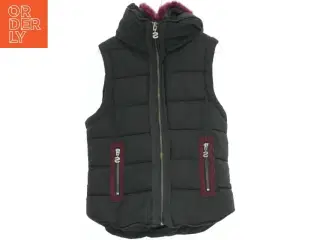 Vintervest med hætte fra Desigual (str. 134)