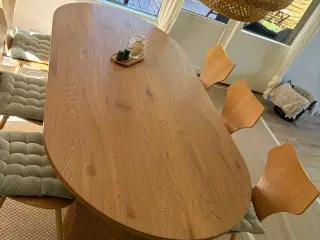 Nyt spisebord
