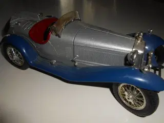 Modelbil
