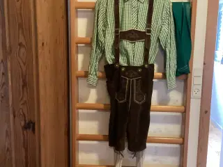 Lederhosen til drenge str.152. Ring på 4095967