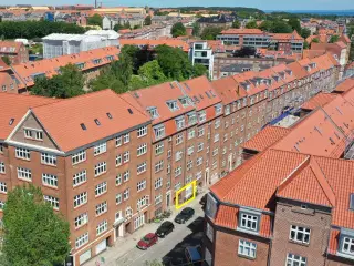 Butikslokale med Central Beliggenhed i Øgadekvarteret