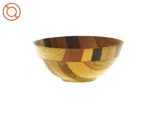 Skål i træ med røde streger
