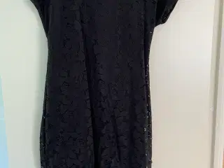 Kjole, sort blonde