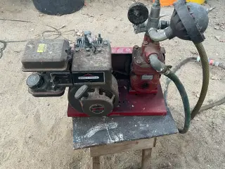 Hardi pumpe med Briggs & Stratton motor