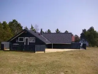 Familievenligt veludstyret sommerhus til 6 personer i �lb�k