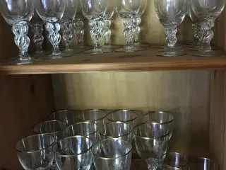 Lyngby glas m. guldkant