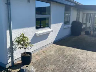 Renoveret villa sælges nær skov og på rolig vej