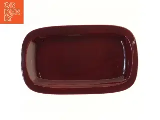 Rød rektangulær fad (str. 45x27 cm)