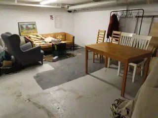 Tøm rummet for møbler, pant og løsdele