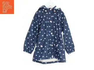 Regnjakke med hjerteprint fra H&M (str. 110)