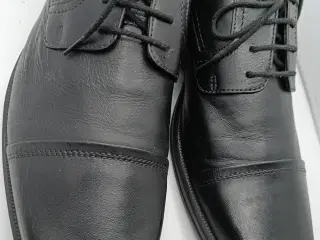 Clarks sort læder sko 45str 
