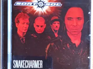 Sort Sol: Snakecharmer