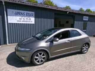 Honda Civic 1,8 Executive