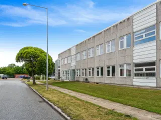 Kontorlejemål på 195 m² i Kastrup – mulighed for lager og udvidelse