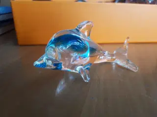 Glas dyr i lyseblå farve