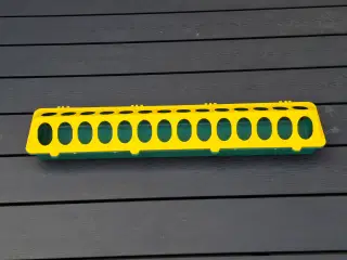 Fodertrug og foderbakke til kyllinger