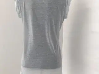 T-shirt str.14 år