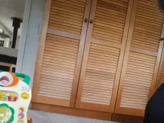 4-fløjet garderobeskab i lakeret kirsebær