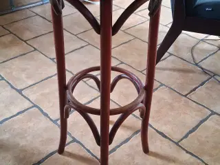 Bar stole