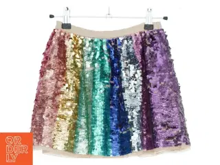 Pailletnederdel i regnbuefarver fra H&M (str. 122)