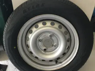 2 stk nye dæk på fælge til trailer 
