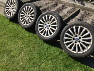 Næsten nye sommerdæk på org. Ford-fælge