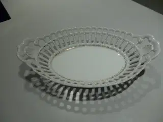 Porcelæn serverings fad sælges.