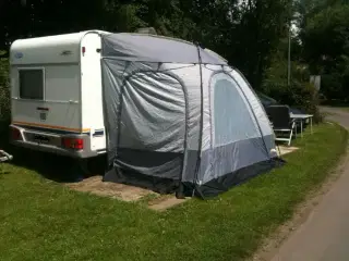 Lille fortelt til campingvogn