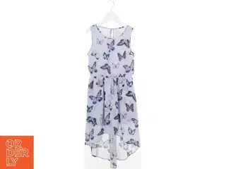 Sommerkjole med sommerfugle fra H&M (str. 146)
