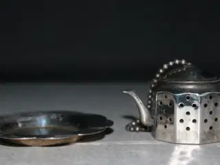 Te æg af sølvplet