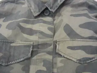 Str. 32 / UK 4, camouflage jakke