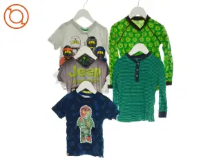 3 t-shirts og 2 bluser (Str. 98/104)