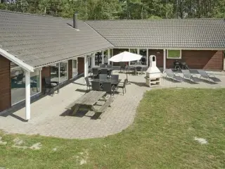 Poolhus til 18 personer ved Rødby, Lolland.