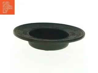 Metal fad med relief kant fra Nyborg Jern (str. Diameter 26 cm)