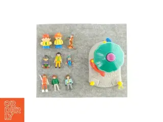Gyngestativ og blandede figurer (str. LBH: 21x15x22 cm )