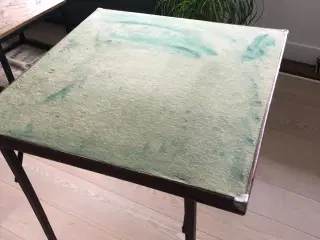 Spillebord med grøn filt