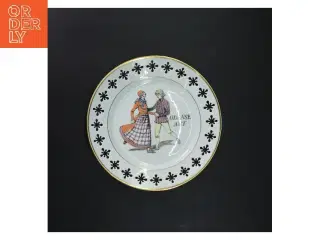 Dekorativ tallerken med danske folkedansere fra Bing Og Grøndal (str. Ø 22 cm)