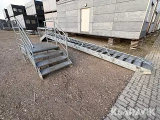 Trappe og repos med gelænder