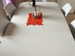 Hvidt laminat bord incl 6 stolw