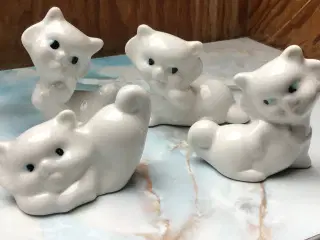4 små kattefigurer